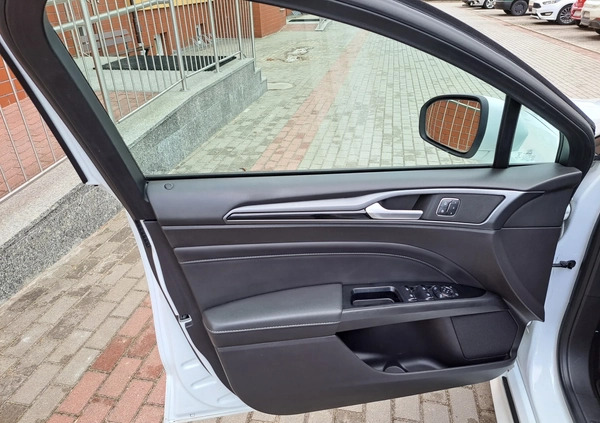 Ford Mondeo cena 58000 przebieg: 199000, rok produkcji 2017 z Wałbrzych małe 667